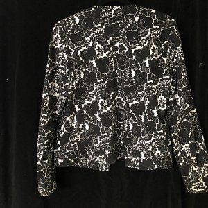 BLACK AND WHITE JACKET SIZE 12